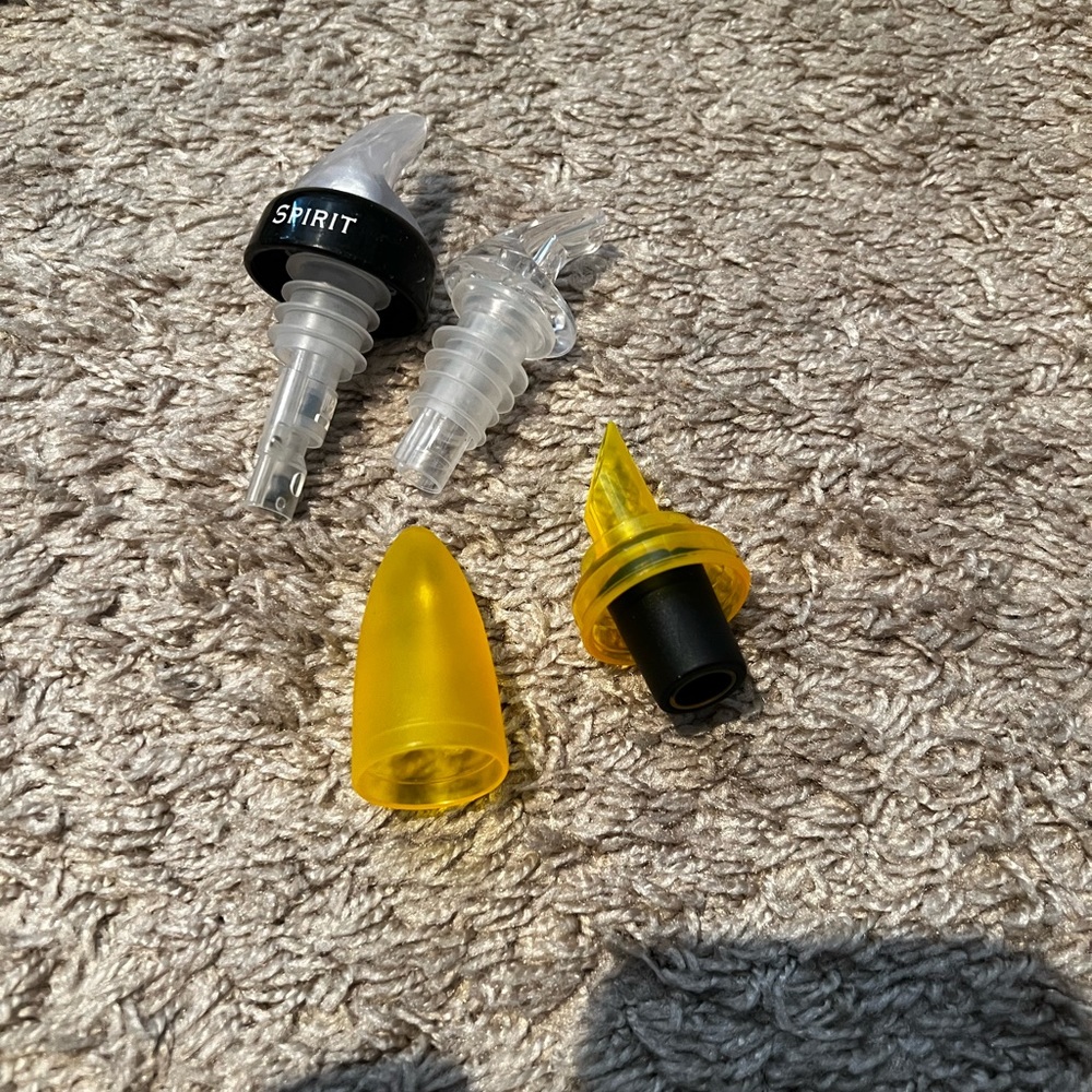 3x Liquor Bottle Tops/Pour